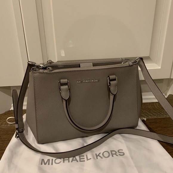 Michael Kors Handbags - Michael Kors Crossbody Bag